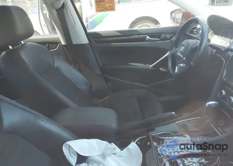 2015 Volkswagen Passat 2.0L Tdi Sel Premium z USA, uszkodzony, nr VIN 1VWCV7A36FC066590